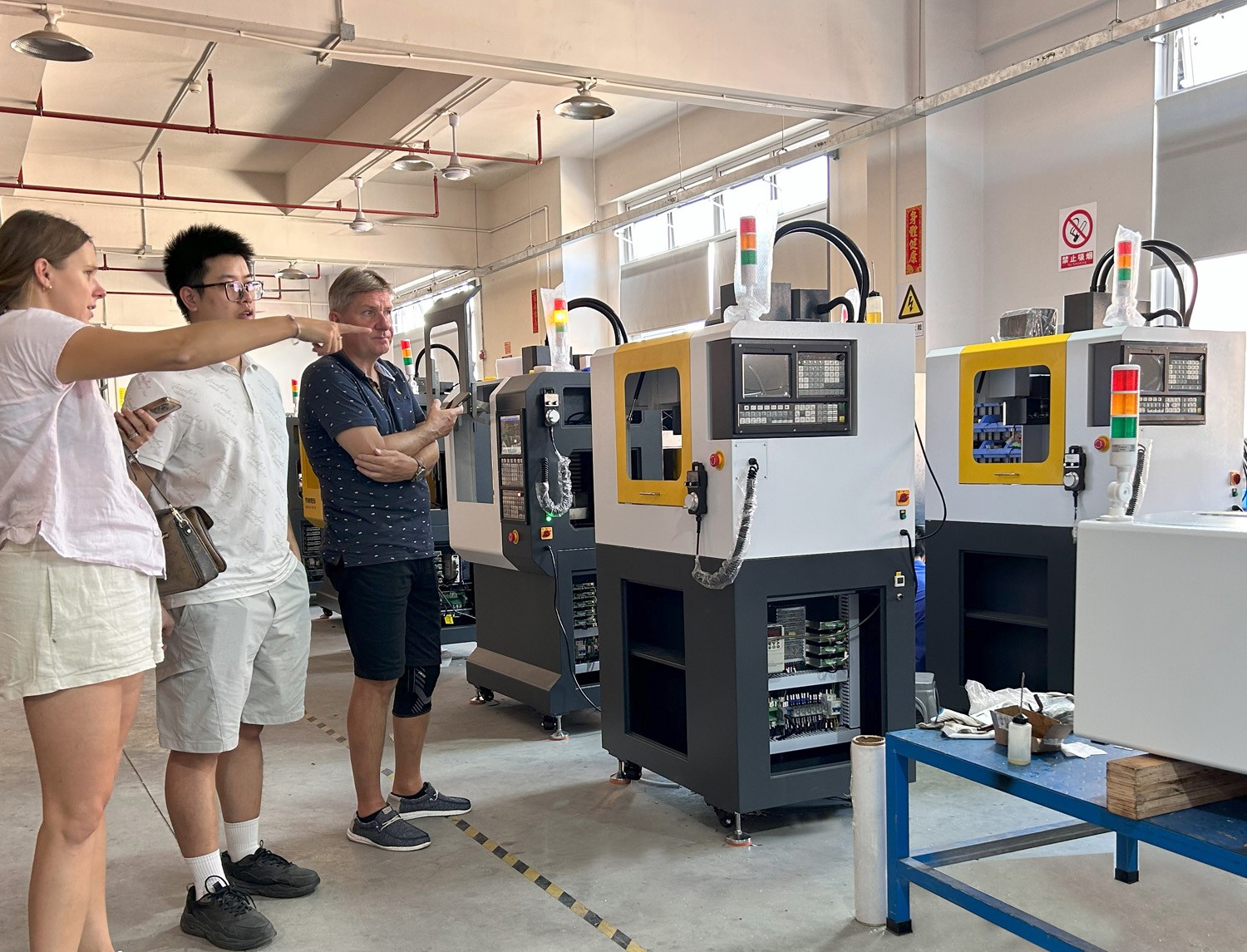 捷克客戶蒞臨育菁裝備考察，共探桌面級加工中心前沿技術